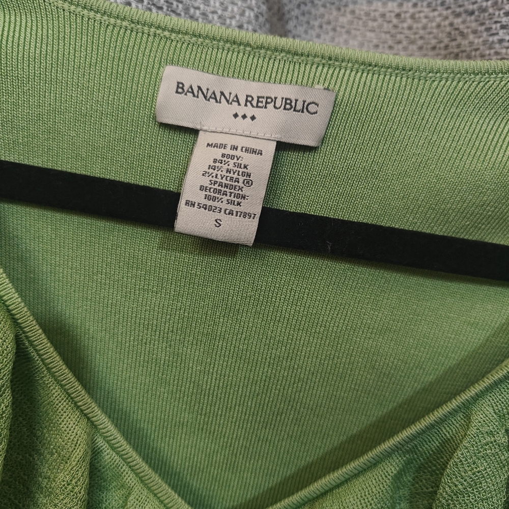 Silk Blend Green Banana‎ Republic Tank - Picture 2 of 6
